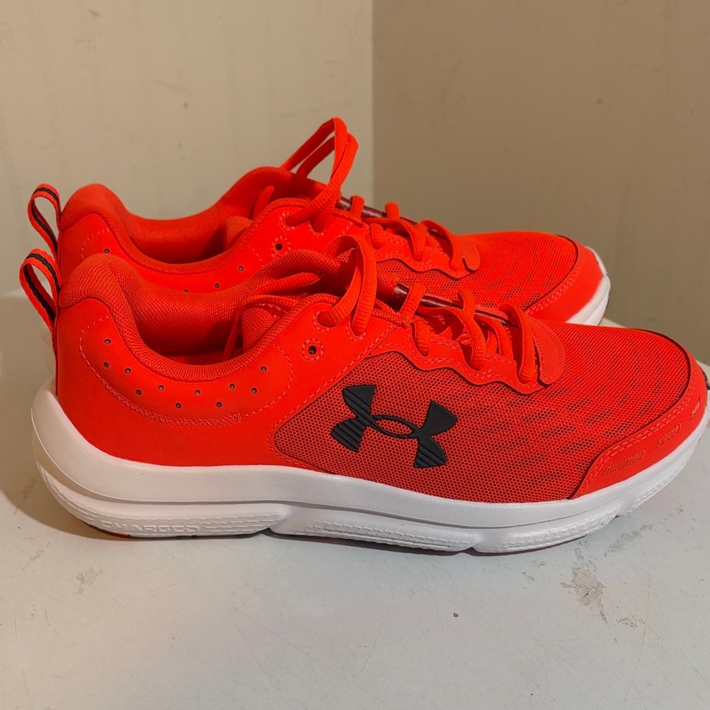 Under armour charged 10 sneakers size 9